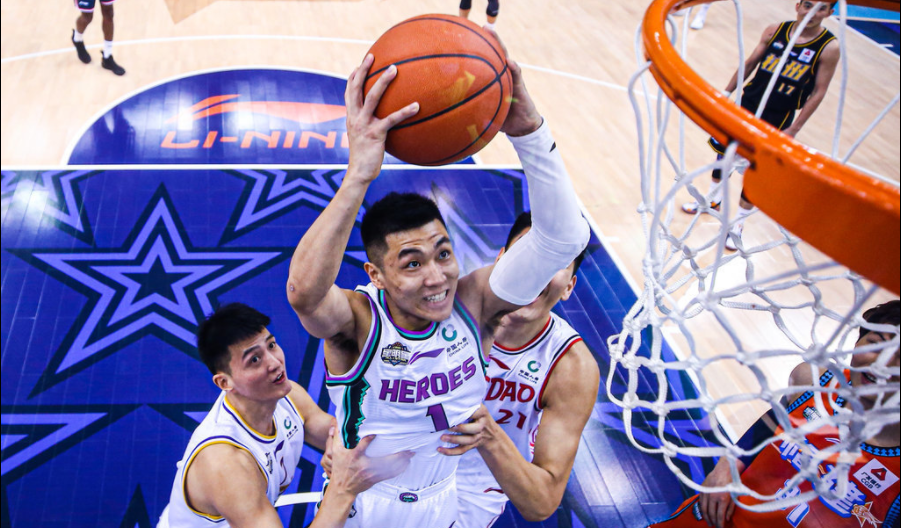 快船翻盘新疆队,陶汉林高光表现 快船翻盘新疆队,陶汉林高光表现