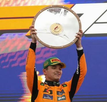 迈凯伦力克梅赛德斯，诺里斯点燃赛场