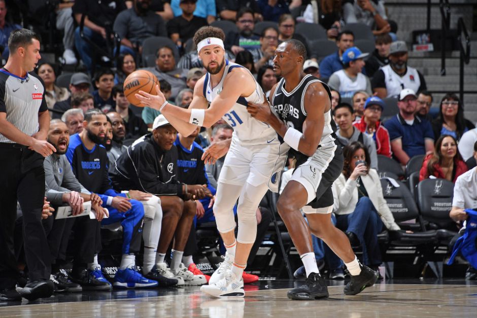 独行侠轻取雷霆，福克斯带队取胜