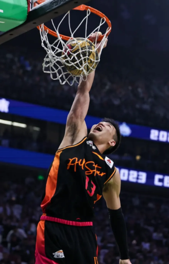 上海队绝杀雄鹿，王哲林状态火热