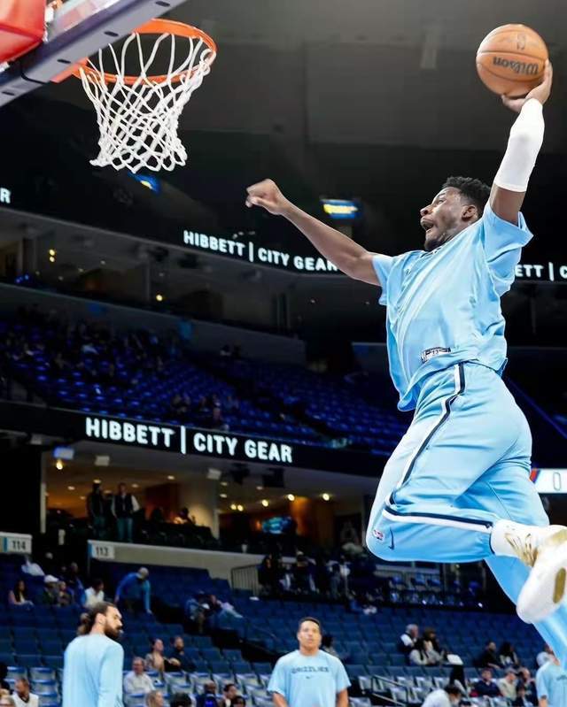 北京队险胜马刺,拉文扛起全队 北京队险胜马刺,拉文扛起全队