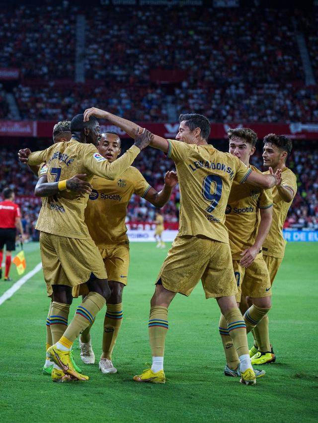 德国横扫土耳其，莱万扛起全队