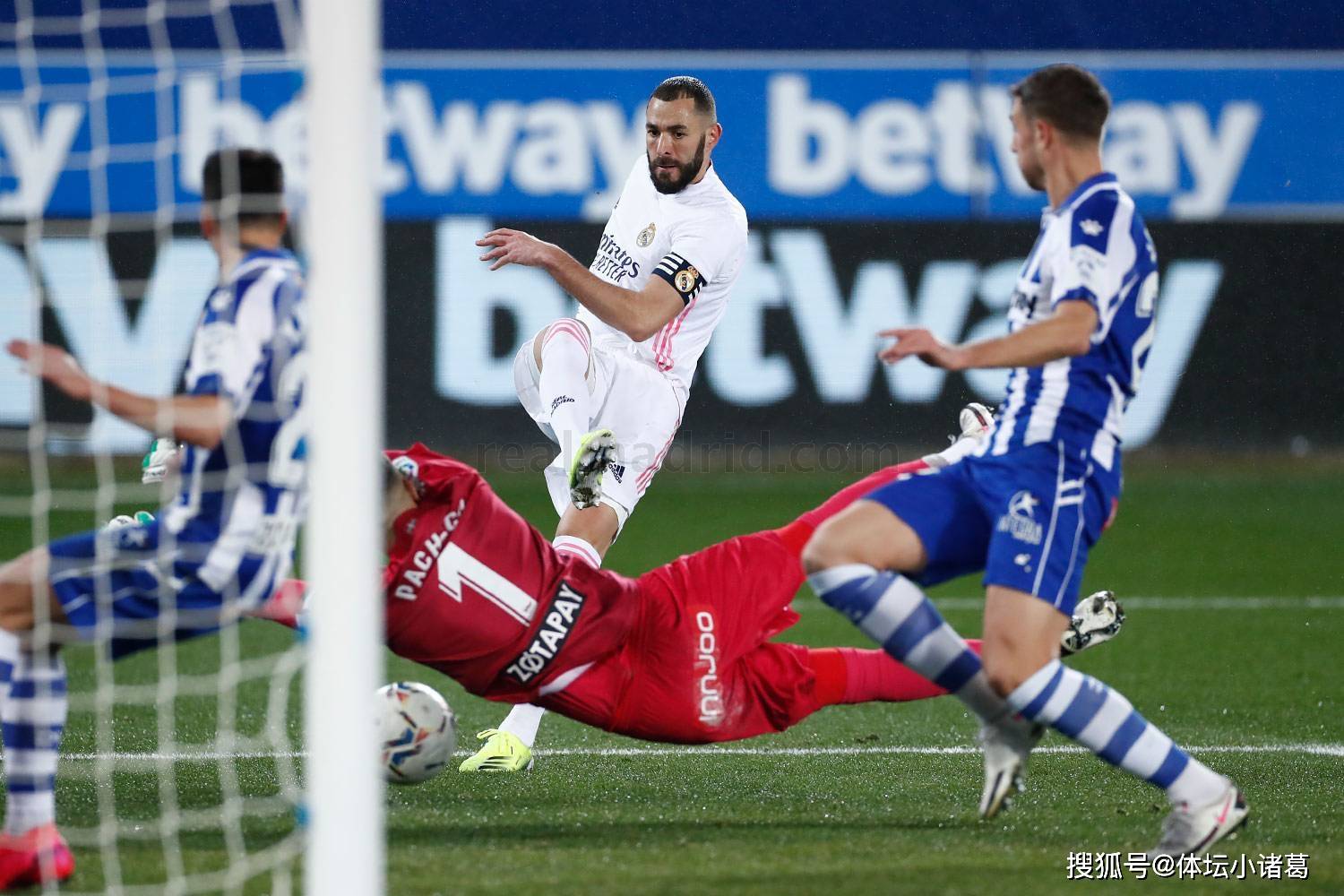 塞维利亚横扫波兰,马尔基尼奥斯完成帽子戏法 塞维利亚横扫波兰,马尔基尼奥斯完成帽子戏法