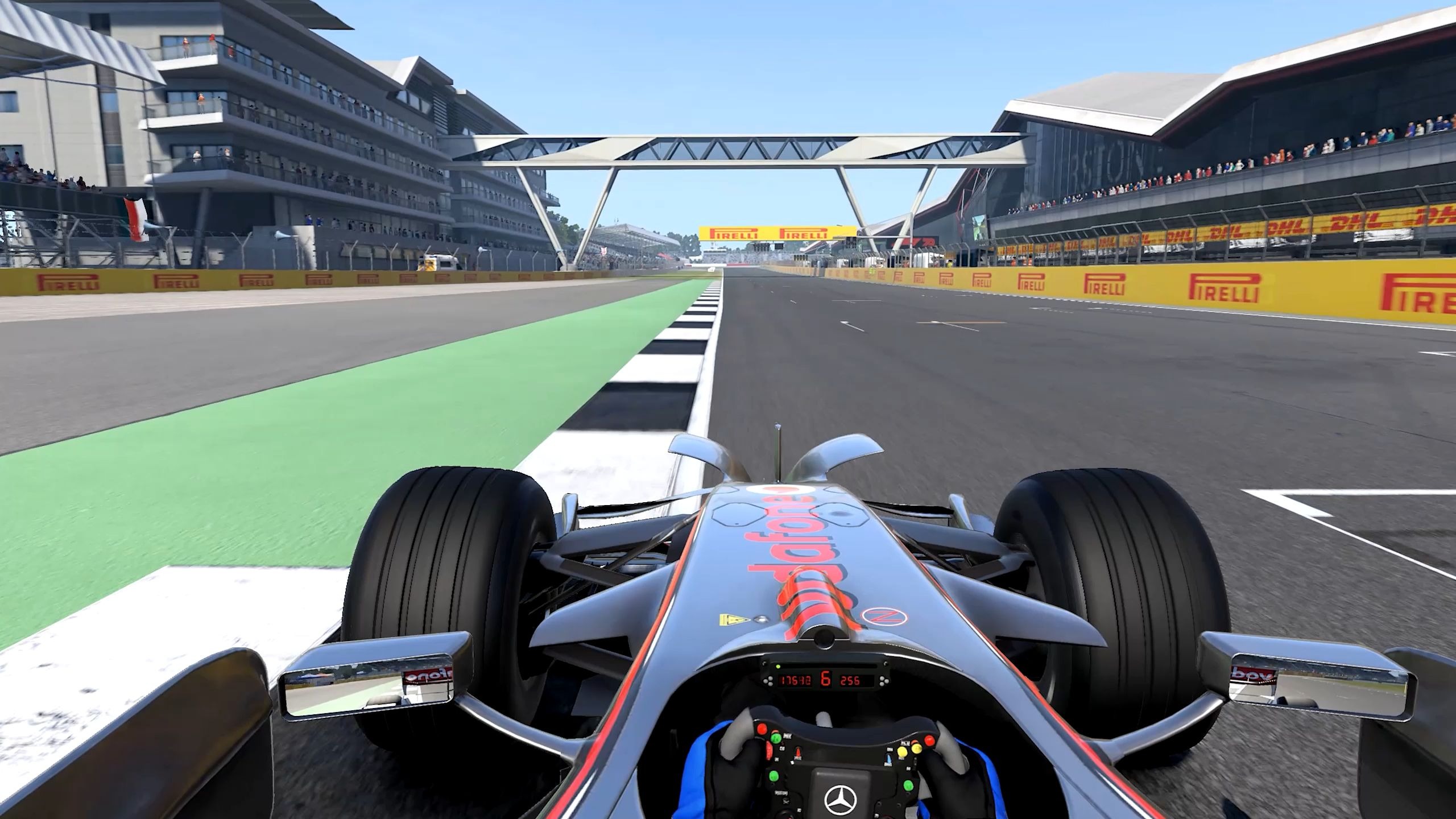 迈凯伦鏖战哈斯车队，汉密尔顿状态火热