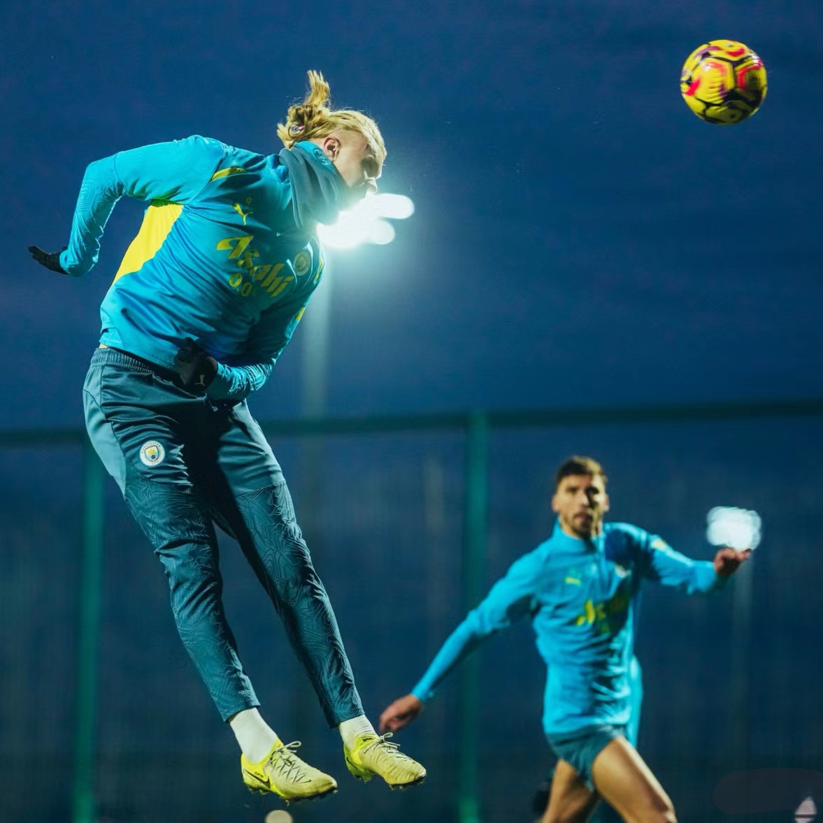 阿根廷险胜曼城，科曼制霸全场