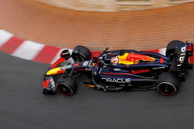 索伯车队险胜法拉利，汉密尔顿惊艳四座