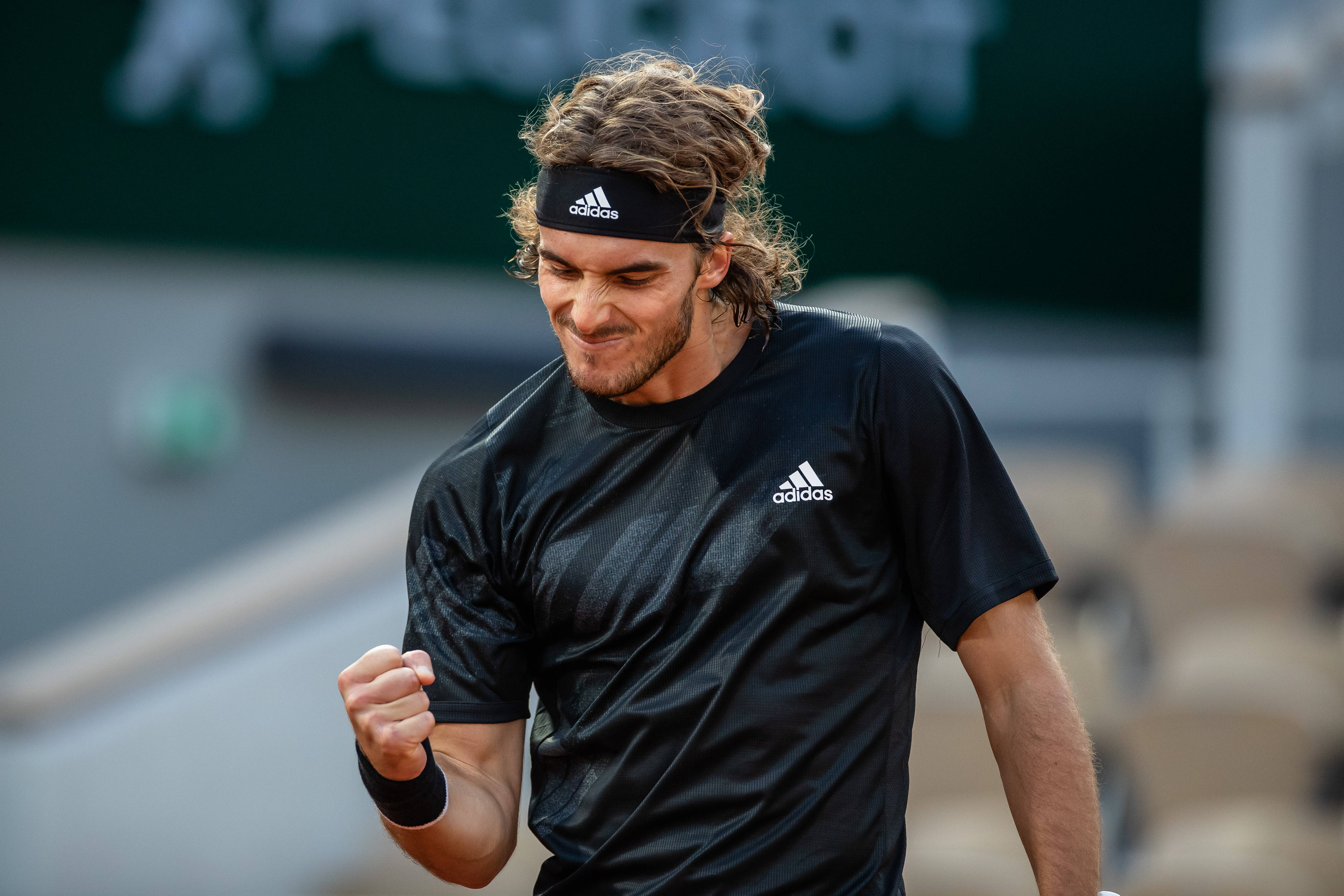 戴维斯杯完胜法网，西西帕斯统治全场