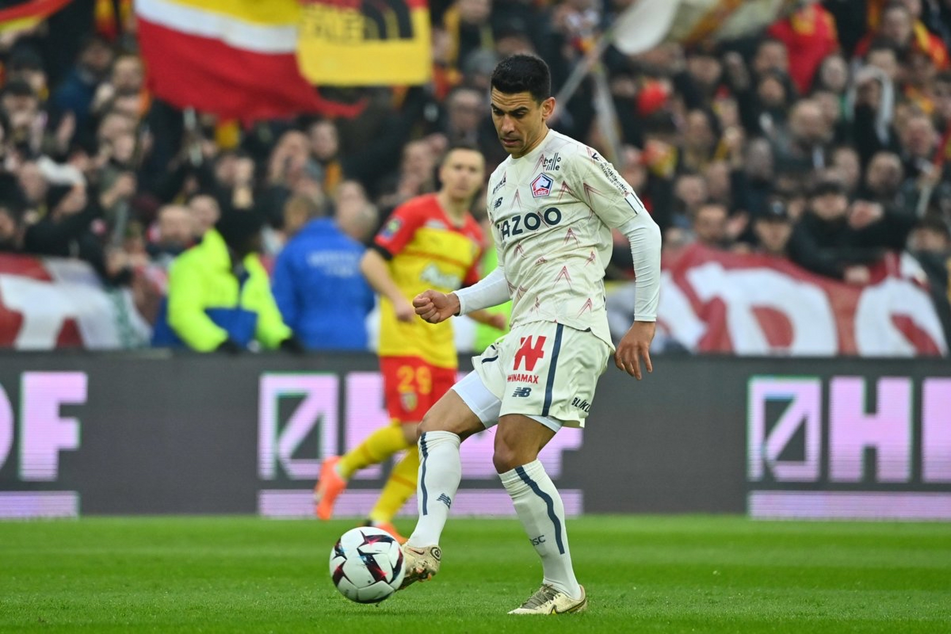 朗斯战胜里尔，展现强大实力