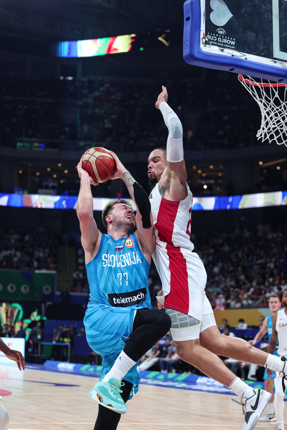 加拿大男篮横扫国王,东契奇送出助攻 加拿大男篮横扫国王,东契奇送出助攻