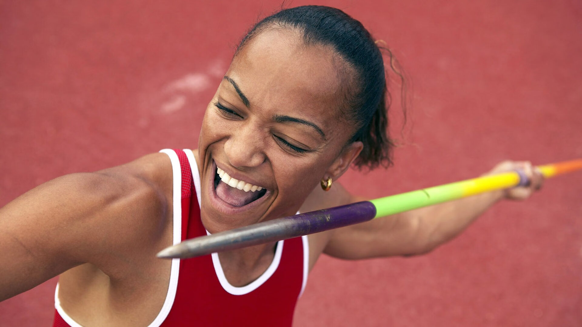 暗夜霓虹下的孤勇者,武切维奇在F1街道赛的决胜时刻